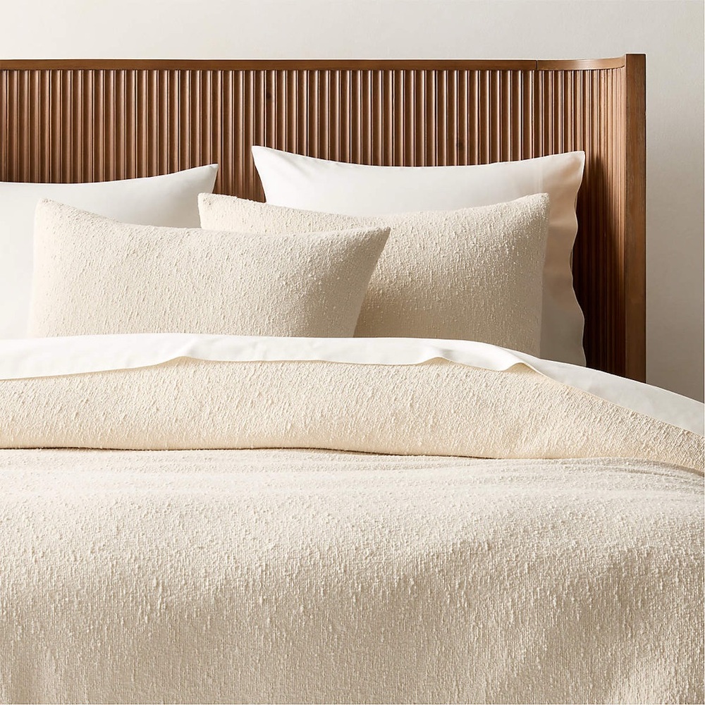 CB2- Lara Organic Cotton Warm White Boucle King Duvet AND 2 matching King Shams